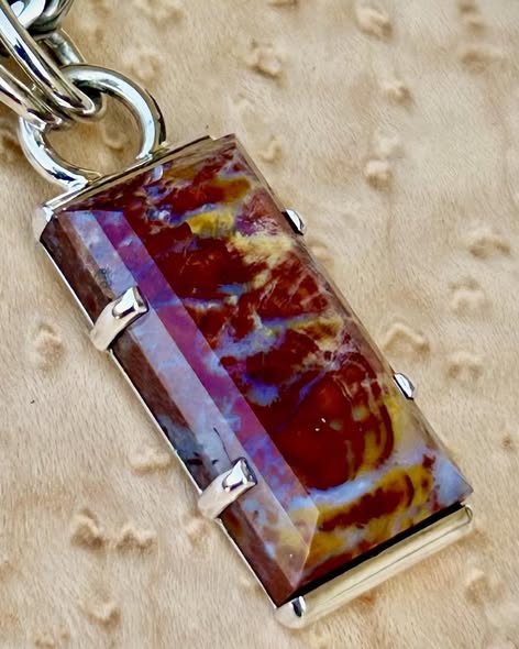 Wingate plume agate pendant